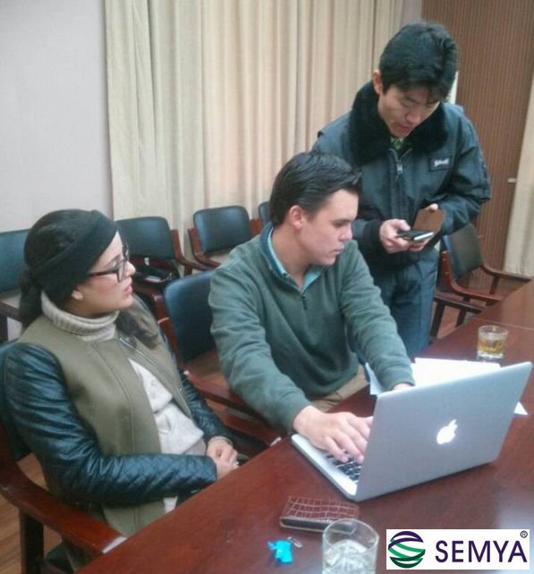 墨西哥客户前来公司洽谈并签订鱼浆饲料三效降膜蒸发器合同